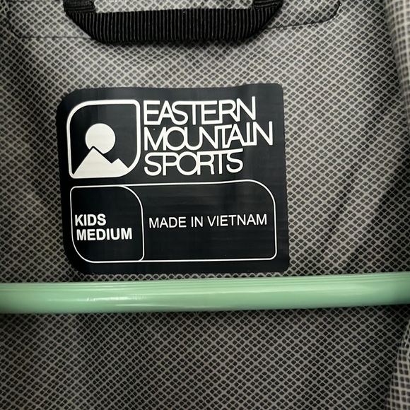 Excellent Condition Eastern Mountain Sports Youth Med Rain Jacket - Picture 2 of 5